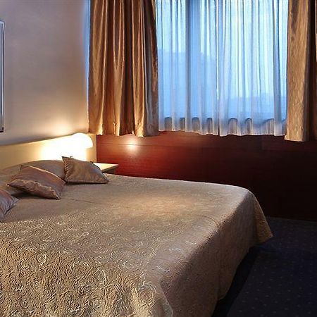 Hotel Slavija Garni Belgrado Buitenkant foto