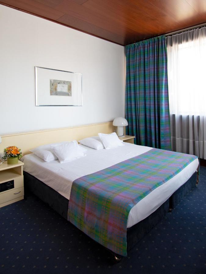 Hotel Slavija Garni Belgrado Buitenkant foto
