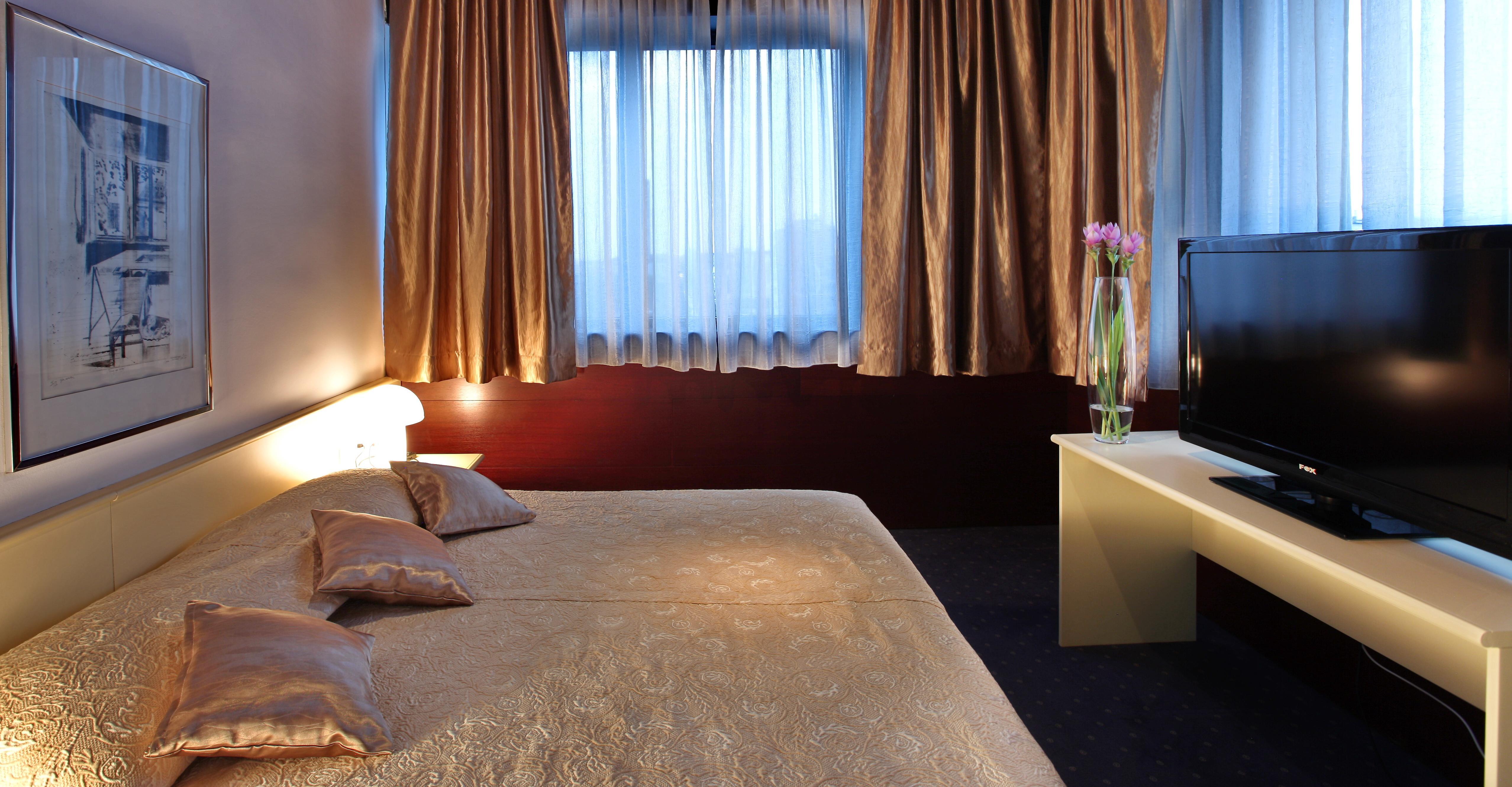 Hotel Slavija Garni Belgrado Buitenkant foto