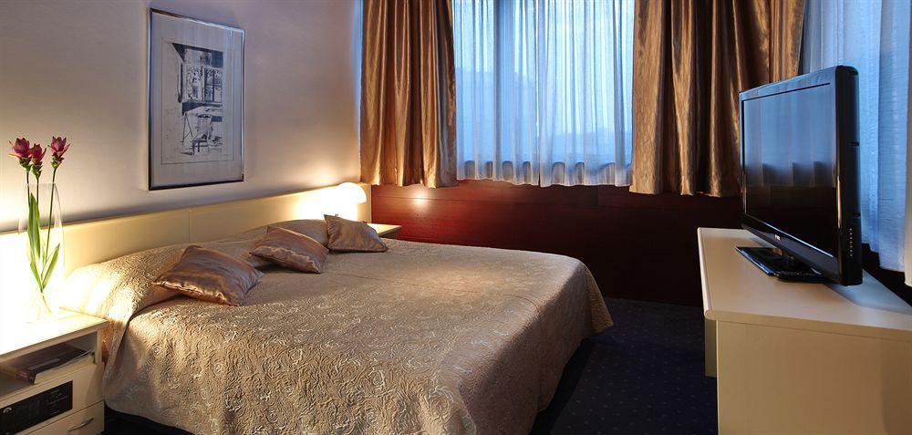 Hotel Slavija Garni Belgrado Buitenkant foto
